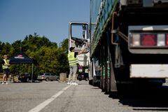 Lastebilsjåfør svarer på undersøkelsen fra YTF