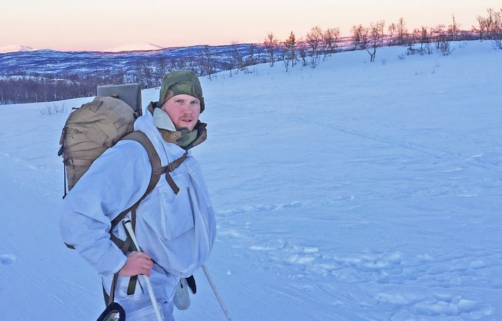 Eirik Lundby på ski på oppdrag vinterstid