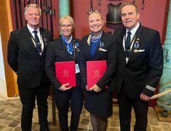 Fire medlemmer i SAS Norge kabinforening i Parat fikk torsdag 8. mai medaljer for sin innsats for evakuering av sårede fra Ukraina. De fire er (f.v.) Ulrich Schieren, Line Andresen, Anne Elisabeth Egeberg og Tore Magnus Holtan.