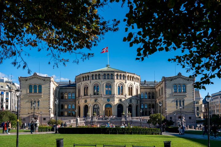 Meklingen mellom arbeidsgiver og ansatte på Stortinget endte i løsning.