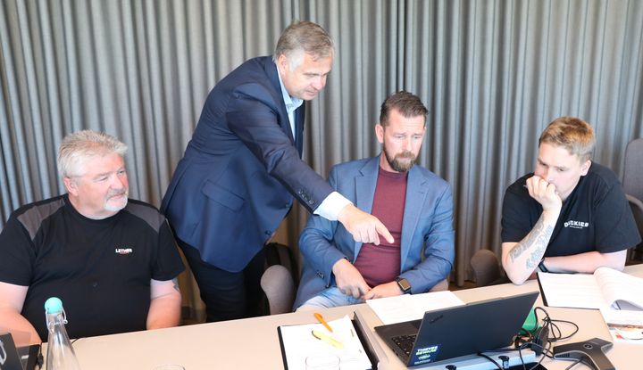 Parats forhandlingsdelegasjon. F.v.: Tore Kårvatn, Letnes Entrepenør; Kjell Morten Aune, Parat; Kenneth Rasmussen, Arne Olav Lund og Eirik Ellingsen, Larvikittblokka.
