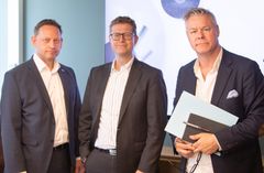 Fra venstre: NHOs Vegar Einan, mekler Nils Ole Bay og Parats forhandler Lars Petter Larsen.