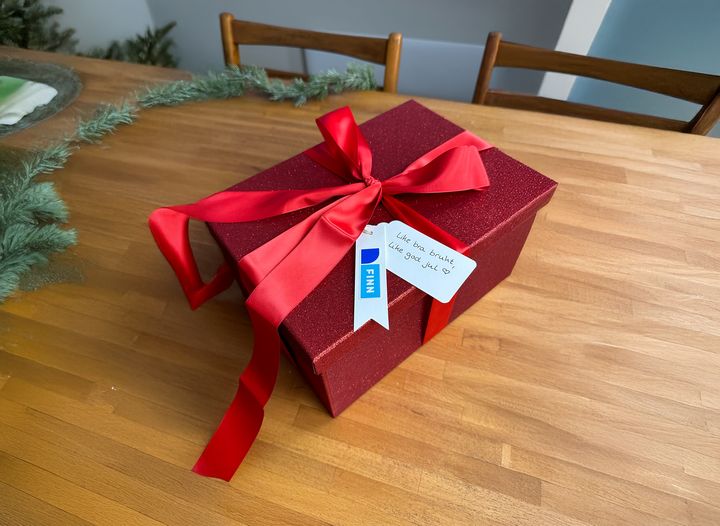 FINN torgets årlige julegaveundersøkelse viser at stadig flere nordmenn er positive til brukte julegaver. Nå oppfordrer FINN nok en gang alle til å si høyt at de ønsker seg brukt til jul – både for miljøet, lommeboka og julestemningen.