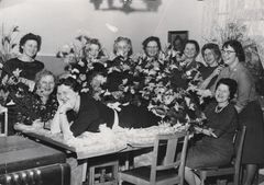 Sanitetskvinnene har bundet fastelavnsris i 80 år.