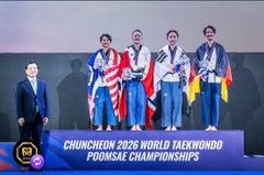 Anna Kim på pallen i VM i Korea.