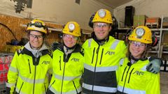 Tessa Bremerthun, bedriftsfysioterapeut i AF Bedriftshelsetjeneste sammen med skiskytterne Ragnhild Femsteinevik, Ragnhild Femsteinevik og Ida Lien. Bildet ble tatt ifbm opptak til treningsvideo på prosjekt kabeltunnel Sogn-Ulven.