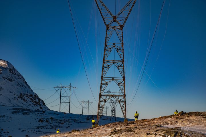 Power line dismantling in Aurland, carried out by AF Decom