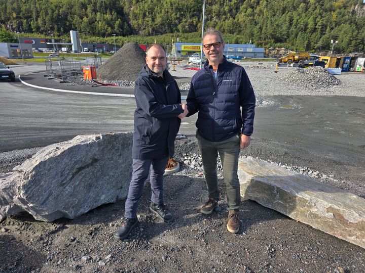 Eskild Røsand, daglig leder Betonmast Røsand (t.v.) og Aasmund Brevik, daglig leder i Nardo Bil Nordvest