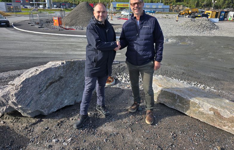 Eskild Røsand, daglig leder Betonmast Røsand (t.v.) og Aasmund Brevik, daglig leder i Nardo Bil Nordvest