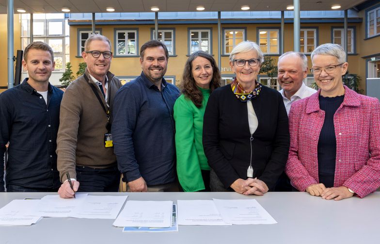 From the contract signing ceremony. From left: Jon Semb, Stian Schjølberg and Ola Randby, AF Gruppen. From the Diakonhjemmet Foundation: Project Manager Birte Almeland, Chair of the Board Vibeke Hammer Madsen, Chief Financial Officer Hans Lysheim, and CEO Ingunn Moser.