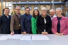 Fra kontraktsignering. Fra venstre: Jon Semb, Stian Schjølberg og Ola Randby, AF Gruppen . Fra Diakonhjemmet stiftelse: prosjektleder Birte Almeland, styreleder Vibeke Hammer Madsen,  økonomi og finansdirektør Hans Lysheim og adm. direktør Ingunn Moser.