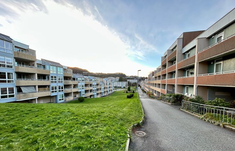Vestre Sælemyr Housing Cooperative is located in the Fyllingsdalen district of Bergen and consists of seven apartment buildings comprising a total of 361 apartments.