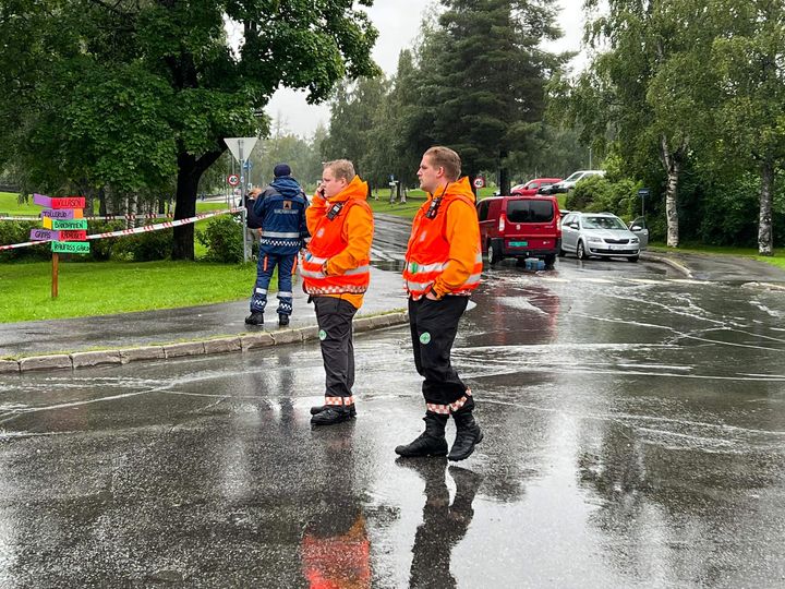 Illustrasjonsfoto: Frivillige redningsmannskaper i Norsk Folkehjelp Vestre Toten/Gjøvik er i beredskap for regnværet. Dette bildet er fra innsatsen under ekstremværet Hans i 2023.