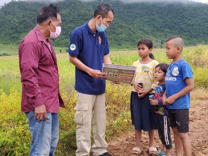 Norsk Folkehjelp driver både minerydding og forebyggende arbeid for å holde befolkningen trygge i minerammede områder.