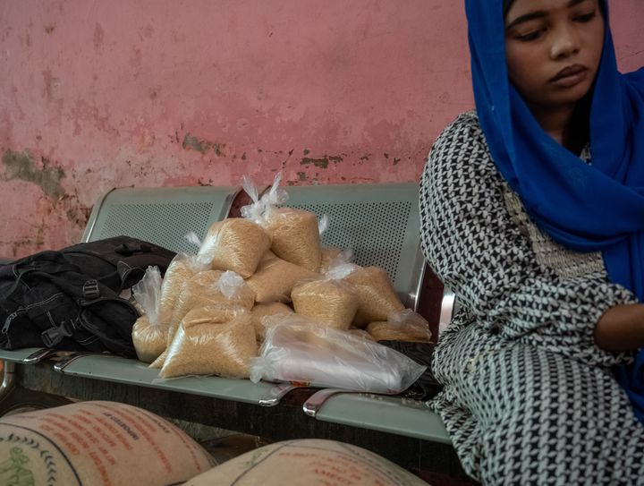 Da borgerkrigen brøt ut i Sudan samlet ungdommer seg for å tilby enkel nødhjelp til lokalbefolkningen. I dag er de en del av Emergency Response Room (ERR)  Mange blir truet på livet og konflikten gjør at jobben som frivillig er full av sikkerhetsrisikoer, spesielt i fjerntliggende områder i Kassala. De motiveres av å bevare menneskelig verdighet. En av de største utfordringene er å skaffe finansiering og sikre kontinuitet i arbeidet.