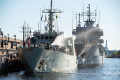 ÅPNE MARINESKIP: To marineskip fra Standing NATO Mine Countermeasures Group One (SNMCMG1) besøkte Oslo i helga. Begge skipene kunne besøkes i forbindelse med Oslo havnelangs. Vannkanonen på minesveiperen HMCS Glace Bay (701) var et populært innslag blant publikum.