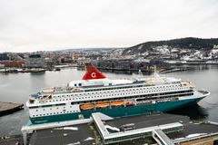 NYE FARGER: MS Nordic Pearl legger til kai ved Vippetangen onsdag. Sørenga i bakgrunnen.