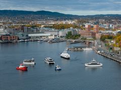 ELEKTRISK BÅTPARADE:  Nylig arrangerte Oslo Havn en elektrisk båtkortesje i havnebassenget. Den viser Oslos voksende elektriske flåte med ferger, taubåter, arbeidsbåter og charterbåter.