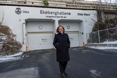 Byråd Anita Leirvik North på utsiden av Ekeberghallene i Sydhavna.