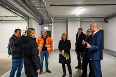 NRK laget en reportasje fra Ekeberganlegget i forbindelse med åpningen. Byråd Anita Leirvik North i midten av bildet.