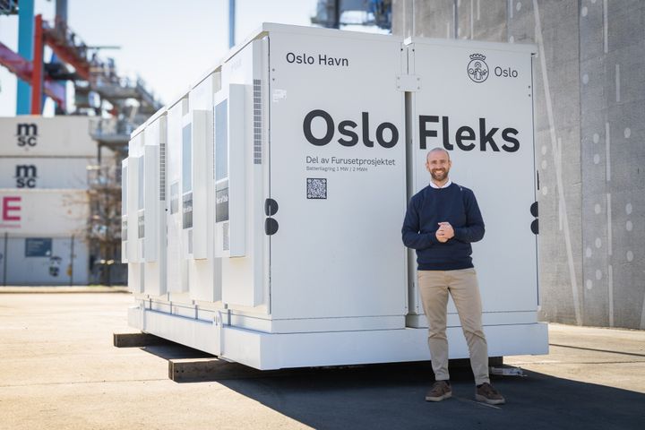VIKTIG VERKTØY: - Batteripakkene er et viktig verktøy for å bruke strømmen smartere, redusere effekttopper og gjøre plass til mer elektrifisering uten å belaste nettet ytterligere, sier Jens Eirik Hagen, fagsjef for energiomstilling i Oslo Havn.