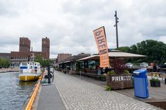 FLOTT BELIGGENHET: Rådhusbrygge 2 regnes som en av Oslo Havns mest attraktive og besøkte kaier på grunn av den flotte beliggenheten og den elegante utformingen. Hos "Piren" kan du få noe godt å spise og drikke.