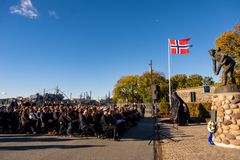NORMANDIEPLASSEN: Coastwatchers har fått plass på Normandieplassen sammen med Monument Orlogsgast (til høyre i bildet) og Normandiemonumentet