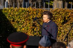 SPESIELL GLEDE: - Det er en helt spesiell glede å få være med på avdukingen av Coastwatchers-monumentet her i dag, i denne havnen, hvor så mye av Norges historie har utspilt seg, sa prinsesse Anne i sin tale.