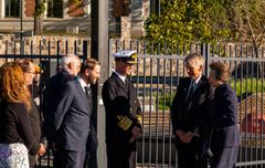 ØNSKET VELKOMMEN: Prinsesse Anne ble ønsket velkommen til avdukingsseremonein på Normandieplassen av utenriksminister Espen Barth Eide, havnedirektør Ingvar M. Mathisen og Erlend Pehrson, prosjektleder for Oslo Havn.