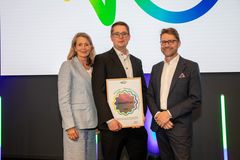 Direktør i Patentstyret, Kathrine Myhre, Chief Technology Officer i Weeefiner, Elmeri Lahtinen og Antti Riivari direktør i finske Patent og registeringsverket (PRH)