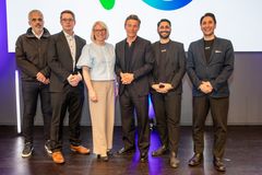 Nordiske finalistene i Nordic Innovation Award 2026: Björn Jónsson (Herfing Marine, Island), Elmeri Lahtinen (Weeefiner, Finland), Tonje Steigedal (Lybe Scientific, Norge), Jan Muller (Sonus Fishery, Danmark), Max Grale og Allen Grale (Grale, Sverige)