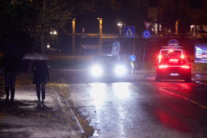 Det er glatte partier på mange strekninger for tiden. Tilpass farten din etter forholdene.