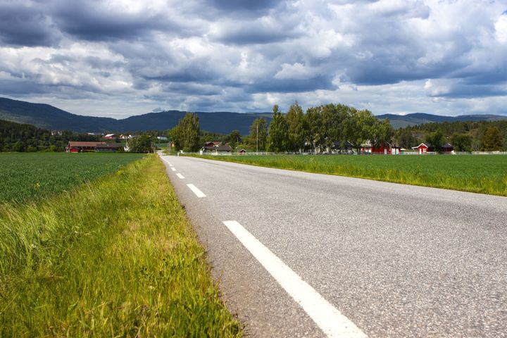 I sommermånedene omkommer flest på norske veier.