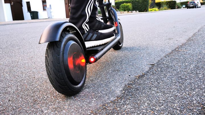 3 av 4 ønsker høyere aldersgrensen for bruk av elsparkesykler. Foto: Colourbox