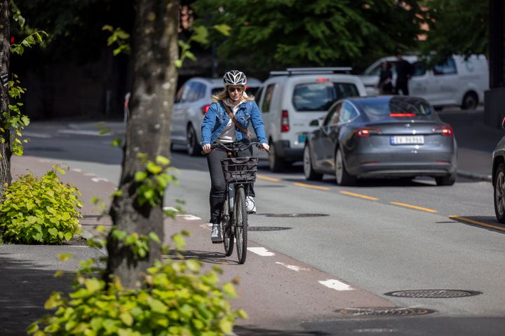 Syklister og andre tohjulinger blir i disse dager et mer og mer vanligere syn i trafikken.