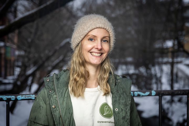 Veterinær Helle Haukvik i Dyrevernalliansen er glad for at hurtigvoksende kyllinger avvikles av næringen. Foto: Ihne Pedersen