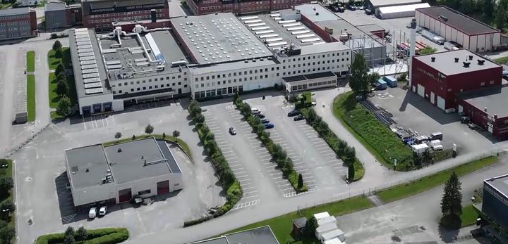 ABBs fabrikk i Skien produserer bryter- og koblingsanlegg for Norge og internasjonalt