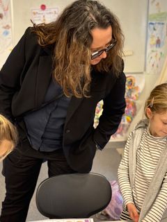Forbundsleder i Skolelederforbundet Mona Søbyskogen på skolebesøk