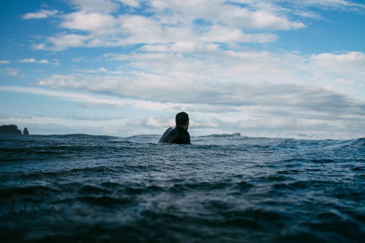 Altfor mange nordmenn er ikke gode nok til å svømme. Foto: Unsplash.