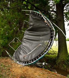 Illustrasjonsfoto. Trampoline skadet i vind. Foto: iStock