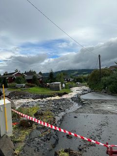 Det er sendt ut flomvarsel flere steder denne uka. Her fra Gran, som fikk mange skader etter ekstremvær i fjor høst.