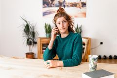 Mange har blitt svindlet via telefonen. Vet du hva som gjør at svindelen starter?