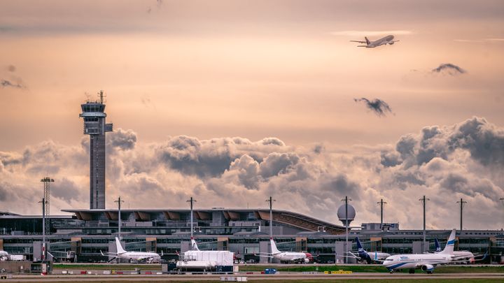De neste dagene blir det travelt på store flyplasser, som her på Gardermoen i Oslo.