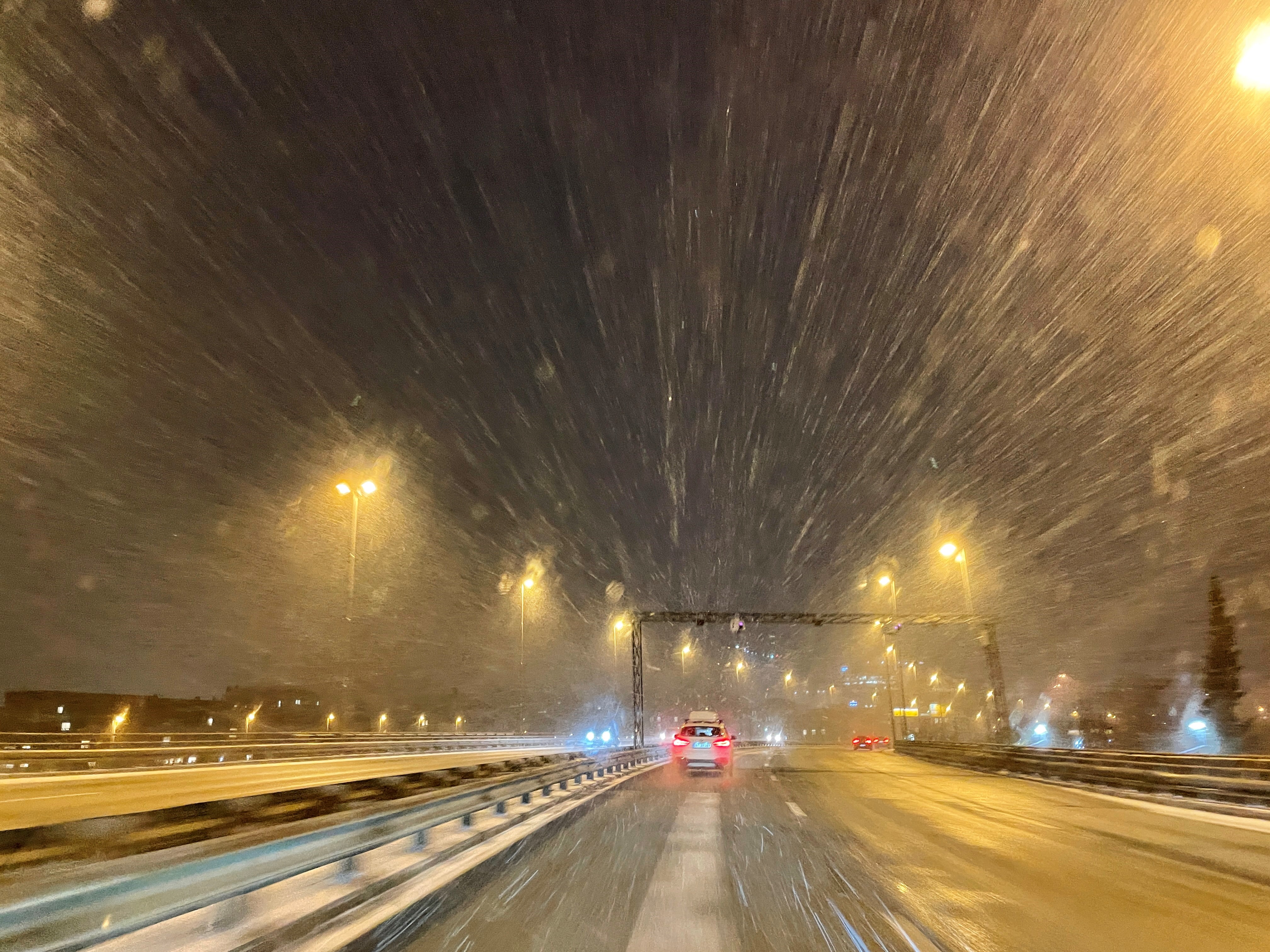 Advarer mot såpeglatte morgener