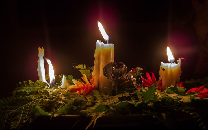 Levende lys er fortsatt i bruk i mange hjem i jula.