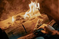 Før du fyrer opp på hytta er det noen ting du må sjekke.