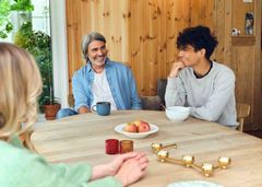 Ta en prat med ungdommen om fest, alkohol og grensesetting.