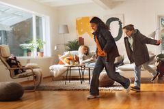 I år blir mange hjemme i påsken, viser ny undersøkelse.