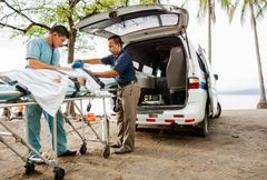 Mange nordmenn reiser utenlands i påskeferien. Noen blir syke eller skader seg og trenger hjelp.