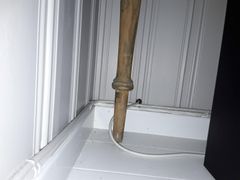 Dette er en typisk åpning folk ikke tror en mus kommer seg gjennom. Men det er nettopp det de gjør. Se etter slike før det blir kaldt ute.